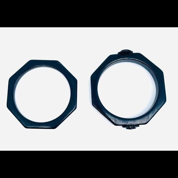 Set of Vintage Black Bakelite Mourning Bangle Bracelets with Cameo Accents - Picture 8 of 16